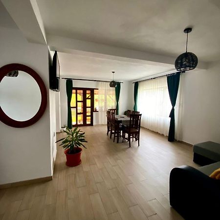 فندق Casa Alex Curtea de Argeş المظهر الخارجي الصورة