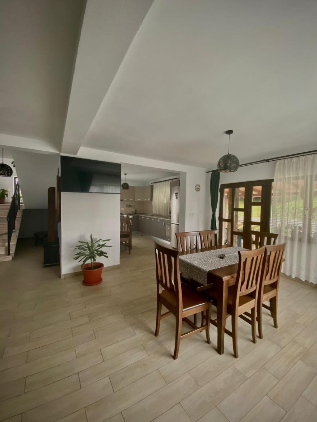 فندق Casa Alex Curtea de Argeş المظهر الخارجي الصورة