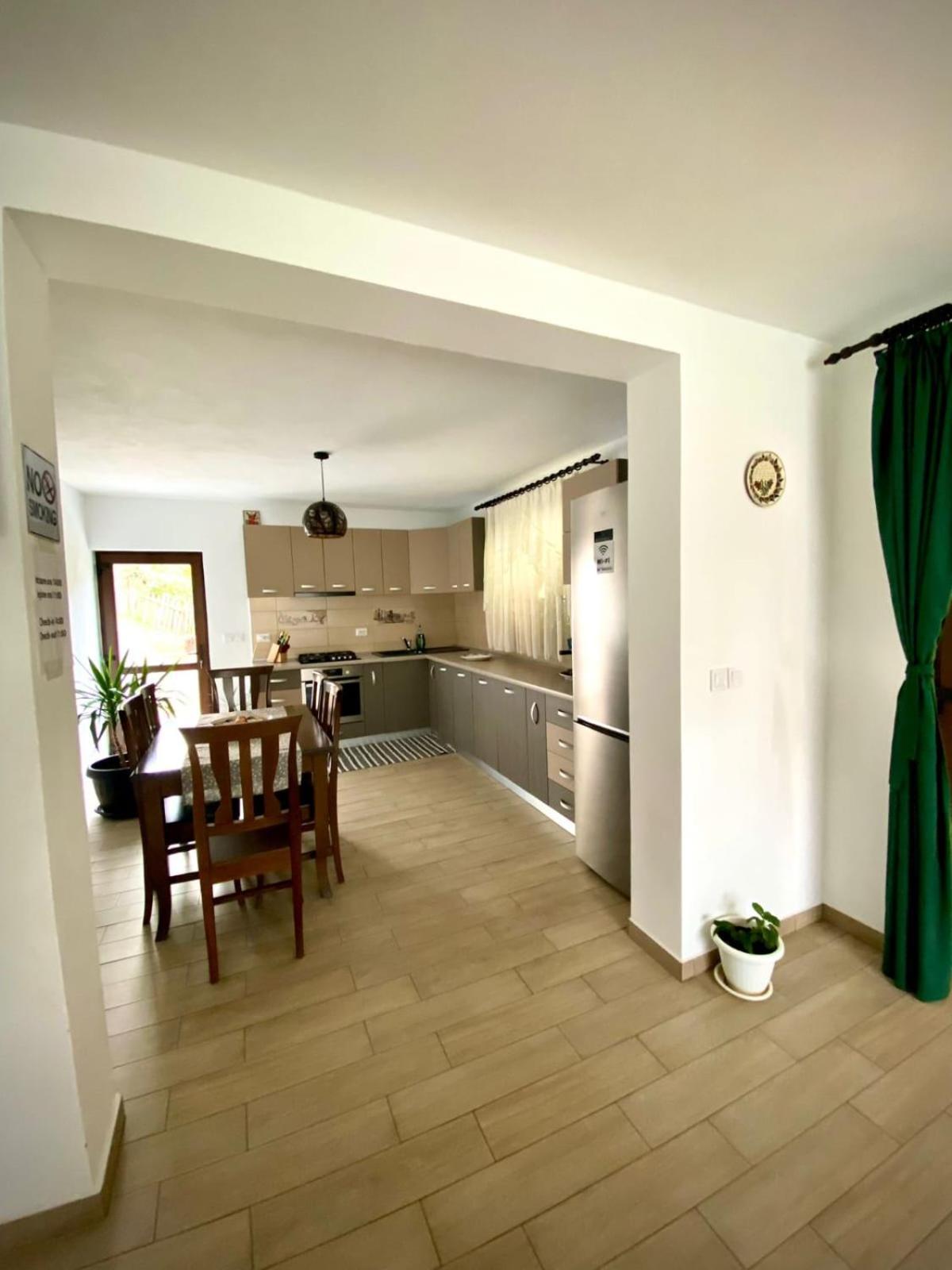 فندق Casa Alex Curtea de Argeş المظهر الخارجي الصورة