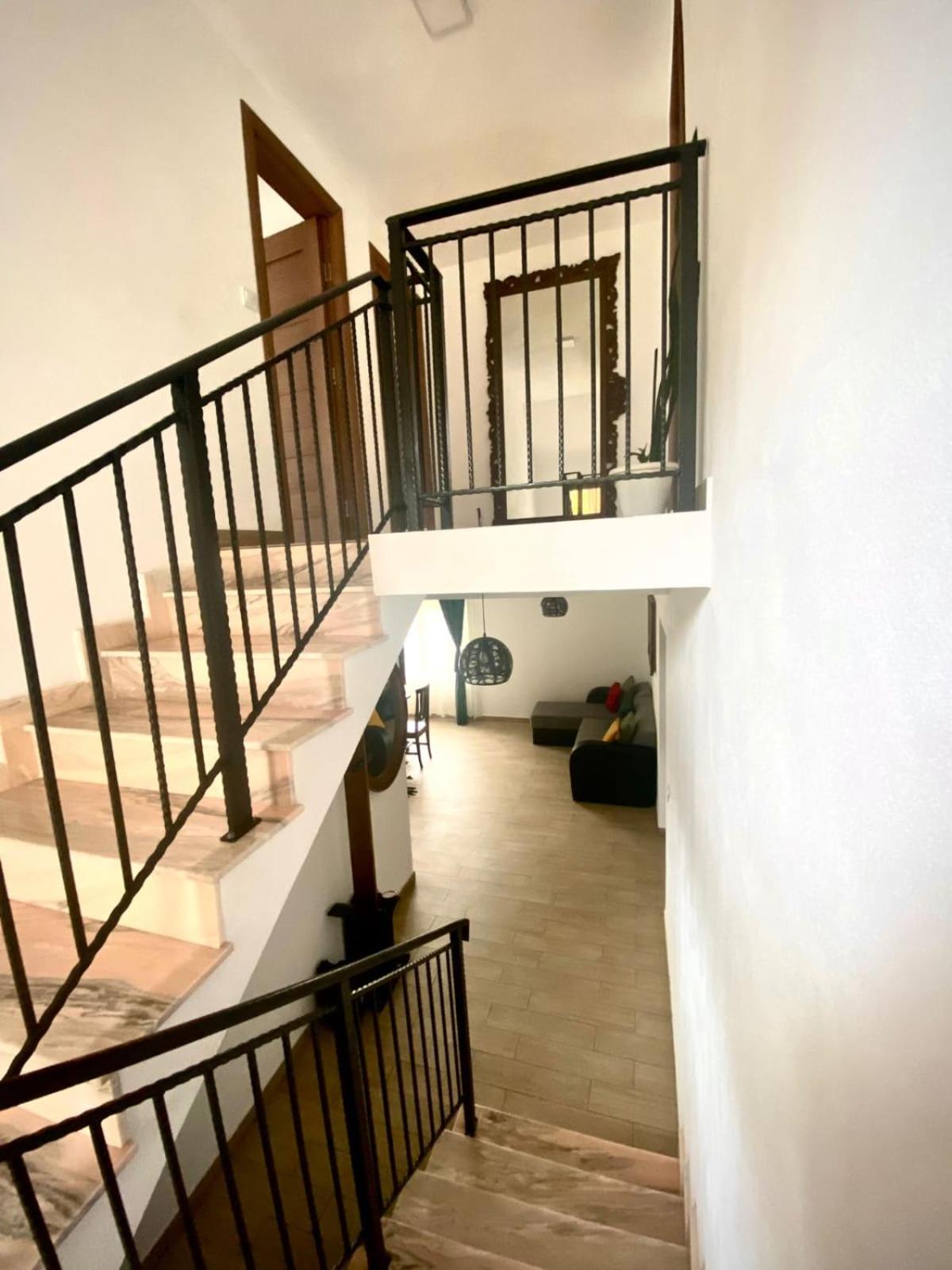 فندق Casa Alex Curtea de Argeş المظهر الخارجي الصورة