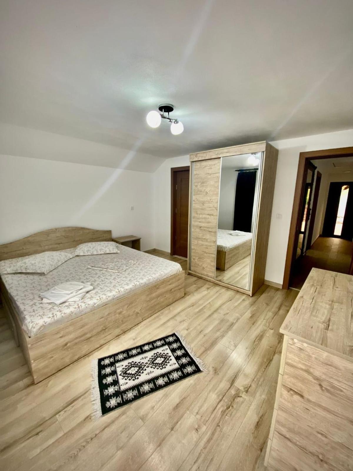فندق Casa Alex Curtea de Argeş المظهر الخارجي الصورة